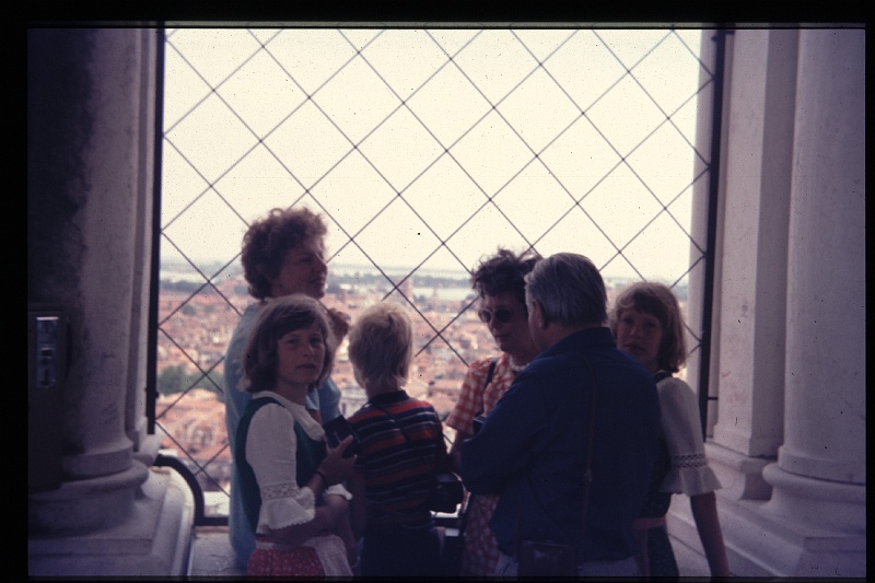 11.Venetie jul 1975 Rino,Ilse,Mama,Brigitte,Marion,Peter.JPG
